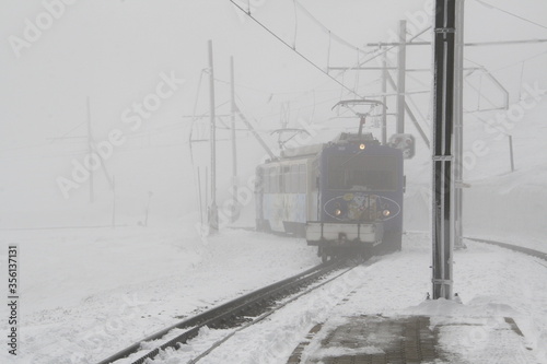 treno nella nebbia