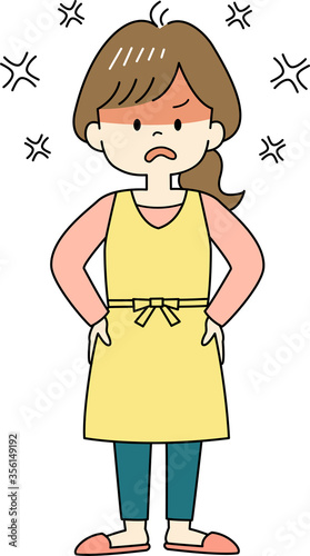 イライラしながら怒るエプロン姿の主婦（全身）