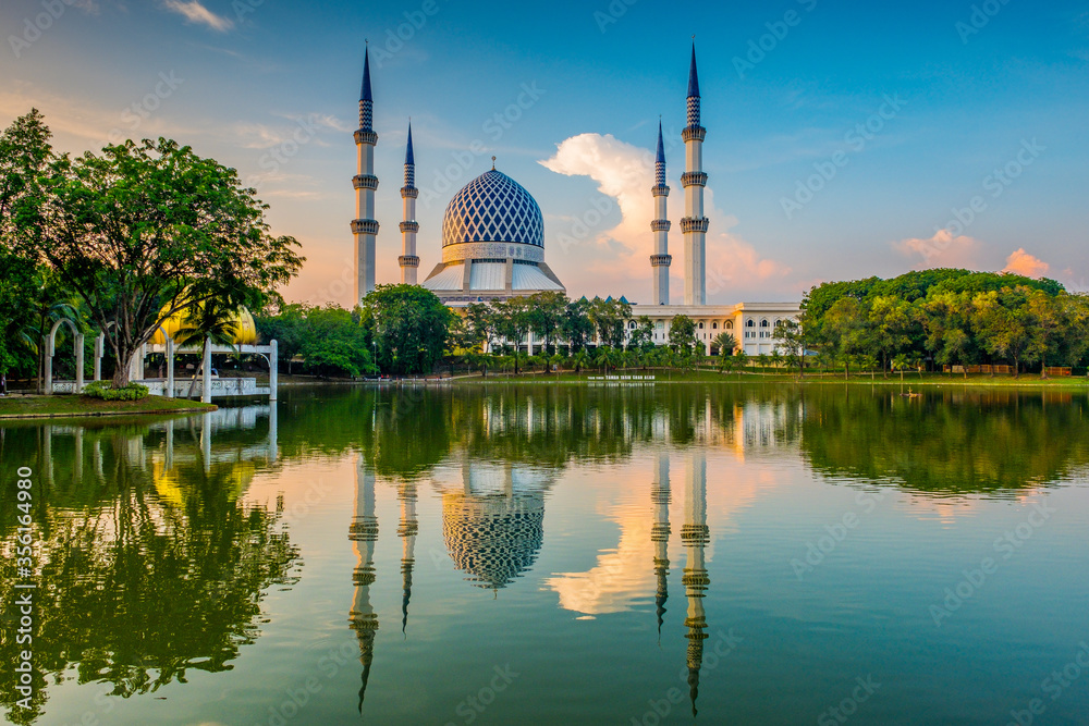 The Sultan Salahuddin Abdul Aziz Shah Mosque