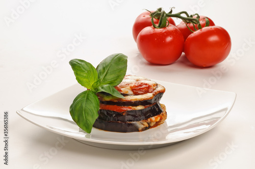 Tableau sur toile Parmigiana di melanzane, ricetta italiana, fuoco selettivo