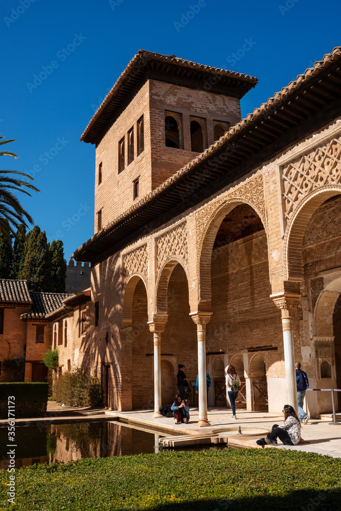 Dans les jardins de l'Alhambra Palais des Nasrides