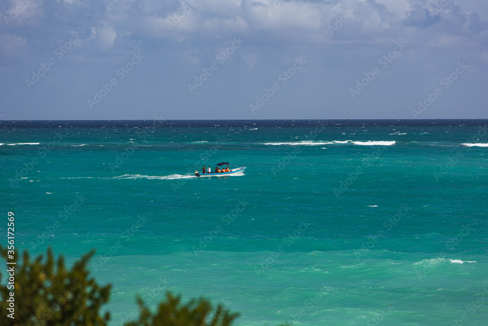boat sailing in the caribbean sea, turquoise water, blue sky