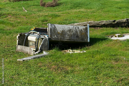 Stromkasten mutwillig zerstört, im Naturschutzgebiet Sanddünen, Baden-Baden Sandweier