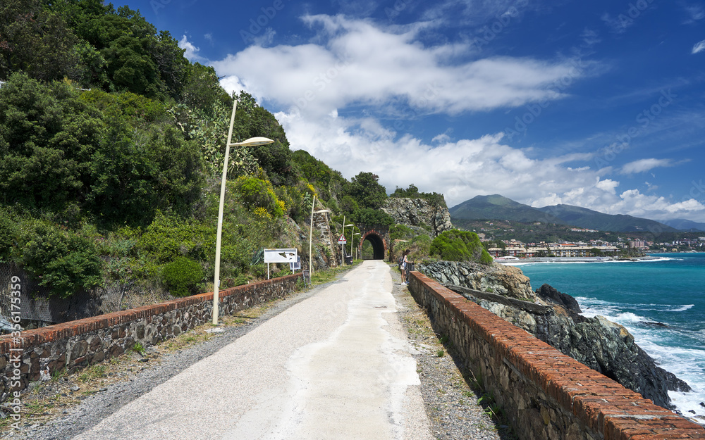 Varazze - Passeggiata Lungomare Europa - Da Varazze a Cogoleto