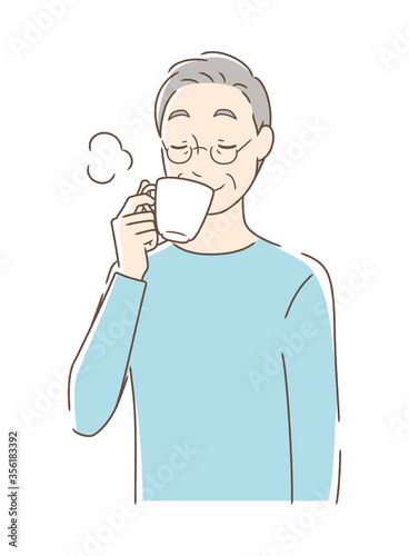 マグカップのコーヒーを飲む男性