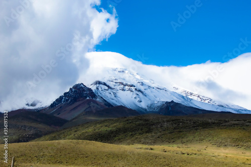 volcan nieves perpetuas ecuador turismo naturaleza