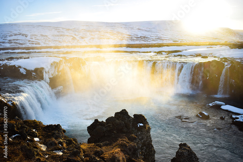 Islandia cascada y puesta de sol