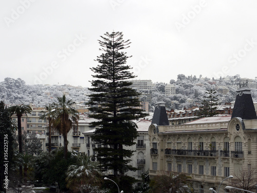 VILLE SOUS LA NEIGE