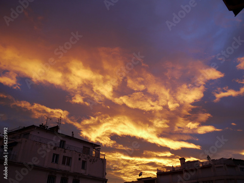NUAGES AU COUCHER DU SOLEIL