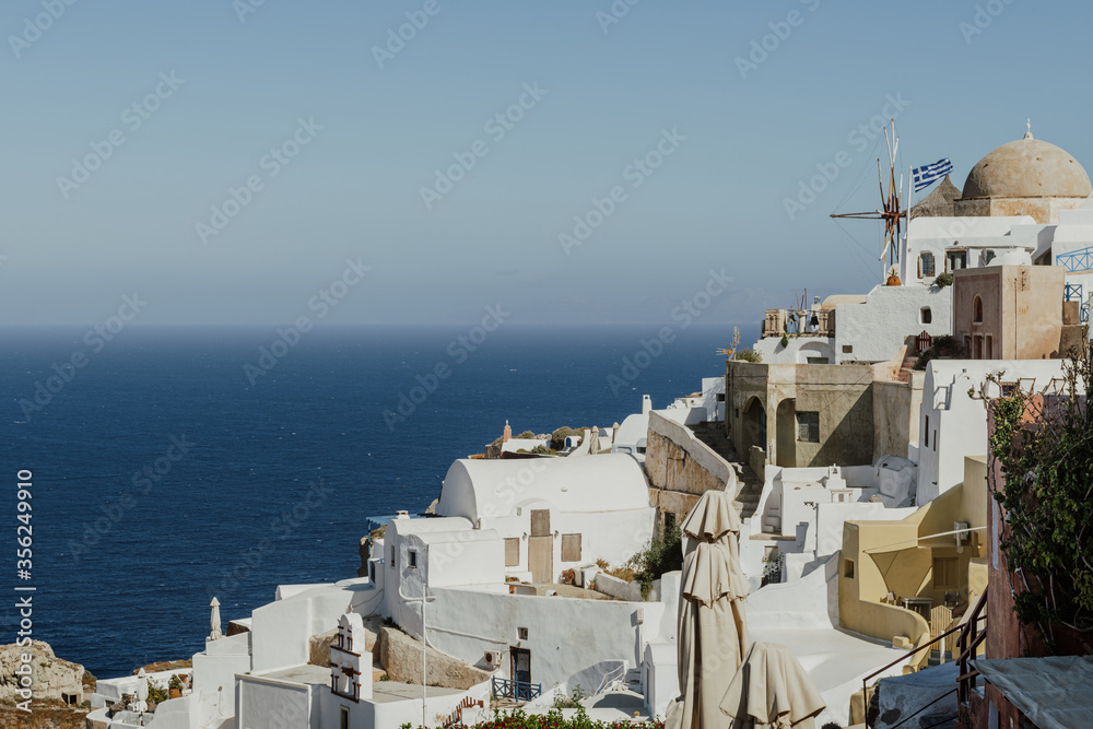Obraz premium Oia Santorini Greece famous with romantic and beautiful sunsets. Oia village in Santorini island.Greece.