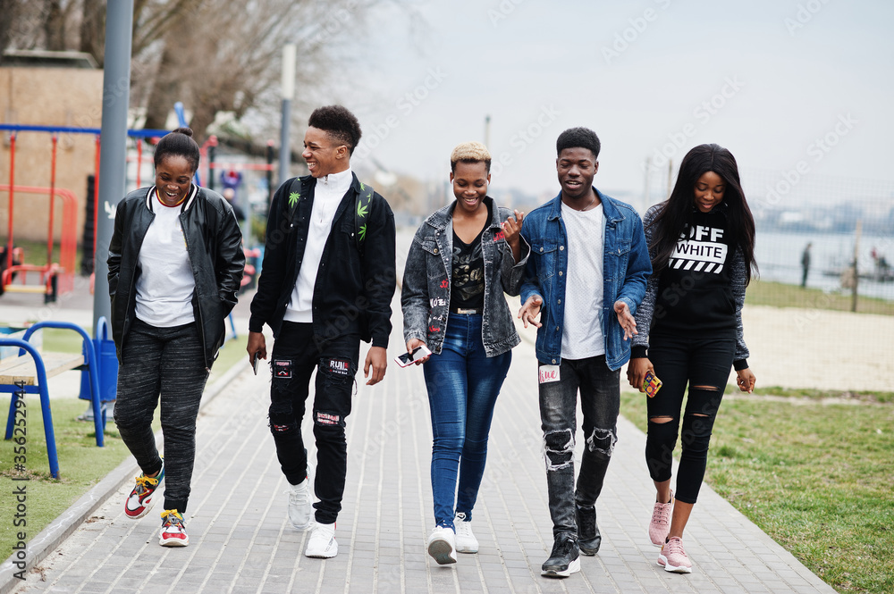Young african friends walking in city. Happy black people having fun together. Generation Z concept. Stock-foto | Adobe Stock