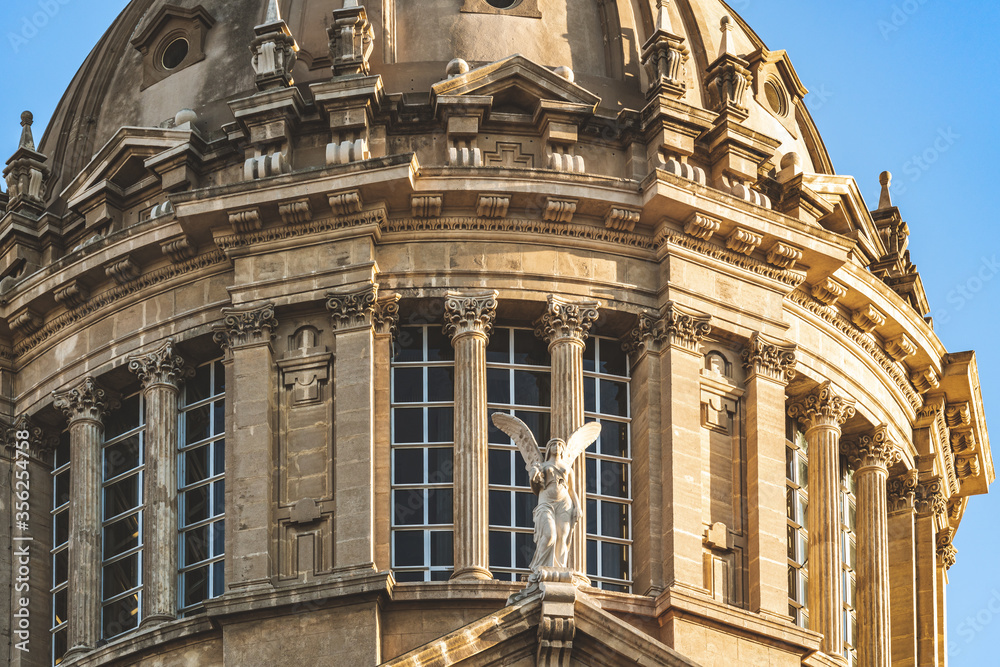 Fototapeta premium Decorative elements of the central dome of the MNAC