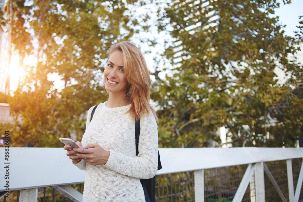 Naklejka premium Smiling female lawyer is talking on mobile phone about her winning trial