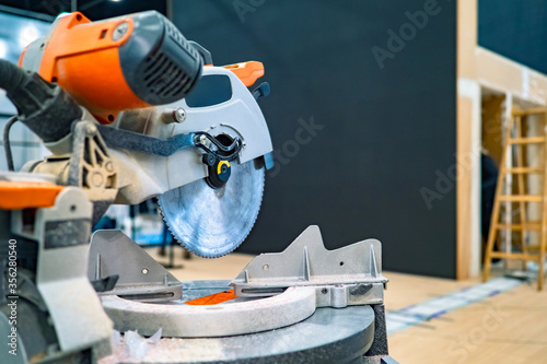 Circular saw for stone. Equ...
