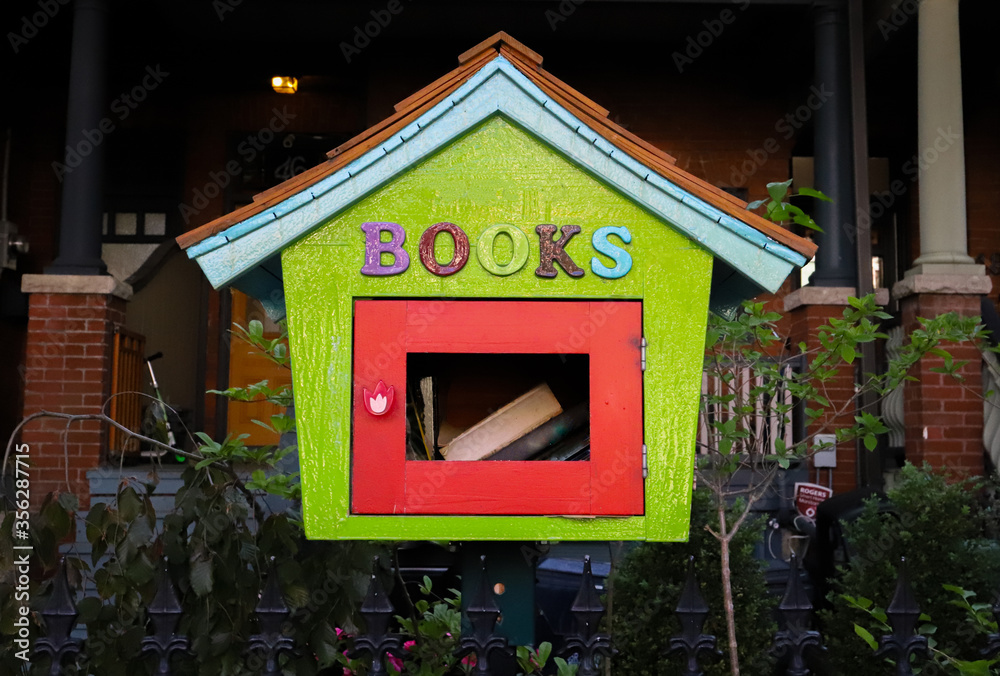 Free libruary box. House for books