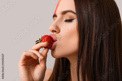 Sexy young woman with straw...
