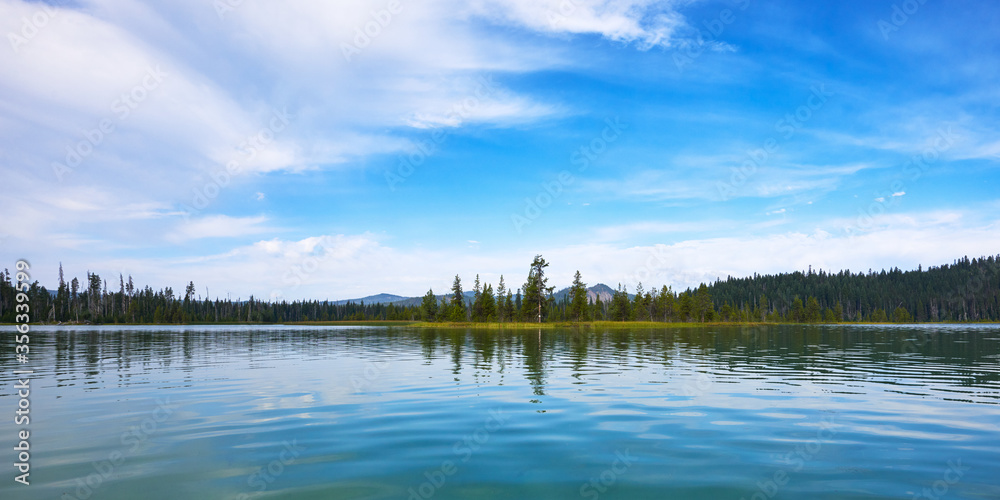 Morning panoramic view on the Hosmer Lake in Central Oregon.