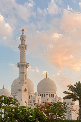 the white Mosque in Abu Dhabi with pink sky at sunset time