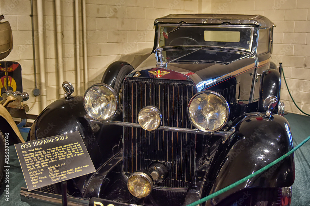 Foto de LURAY, VA - 20,06,2016 : The Car and Carriage Caravan Museum in ...