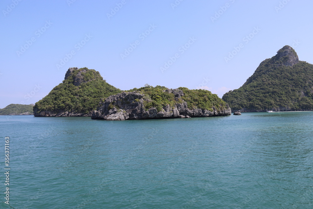 Littoral à Mu Ko Ang Thong, Thaïlande Littoral à Mu Ko Ang Thong, Thaïlande