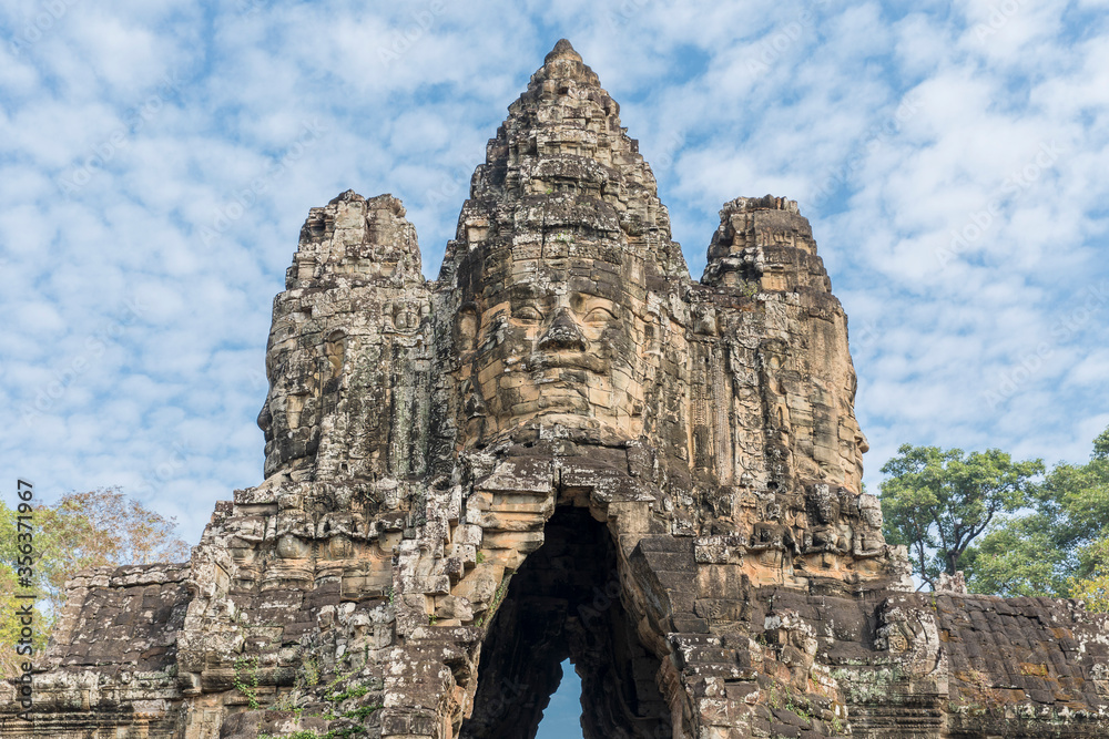 Fototapeta premium Gate of Bayon Temple, Angkor Wat complex, Siem Reap, Cambodia.
