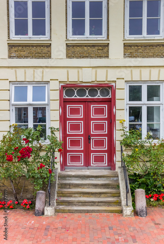 Red door at a historic house in Gluckstadt photo