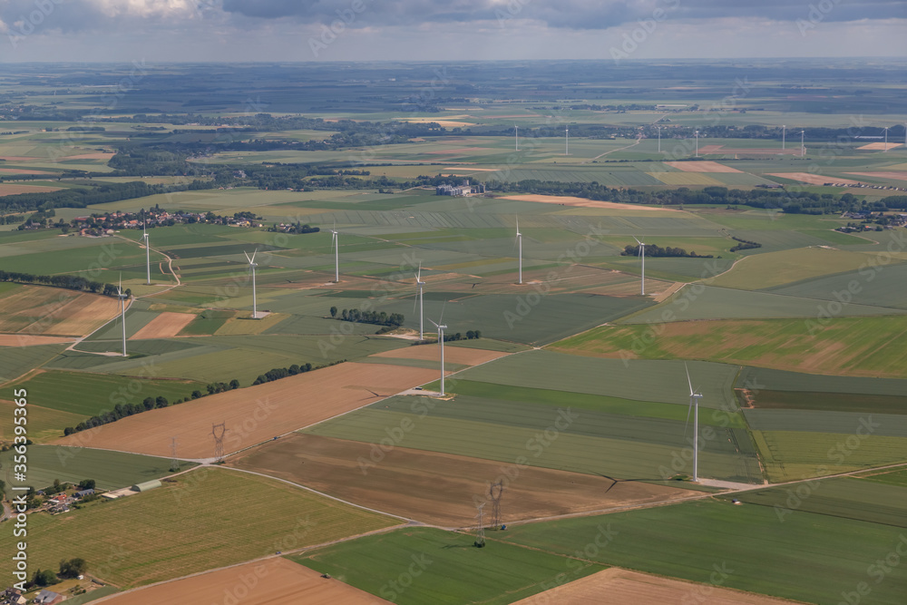 Obraz premium Champ d’éoliennes