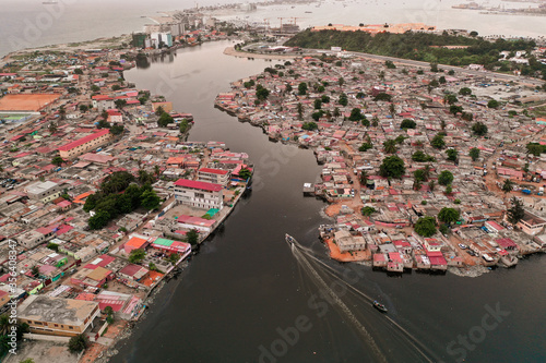 Cuadro en lienzo Luanda from a above, slums and dramatic landscape from a aerial perceptive