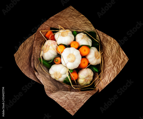 Bio Bouquet aus Karotten und Knoblauch
