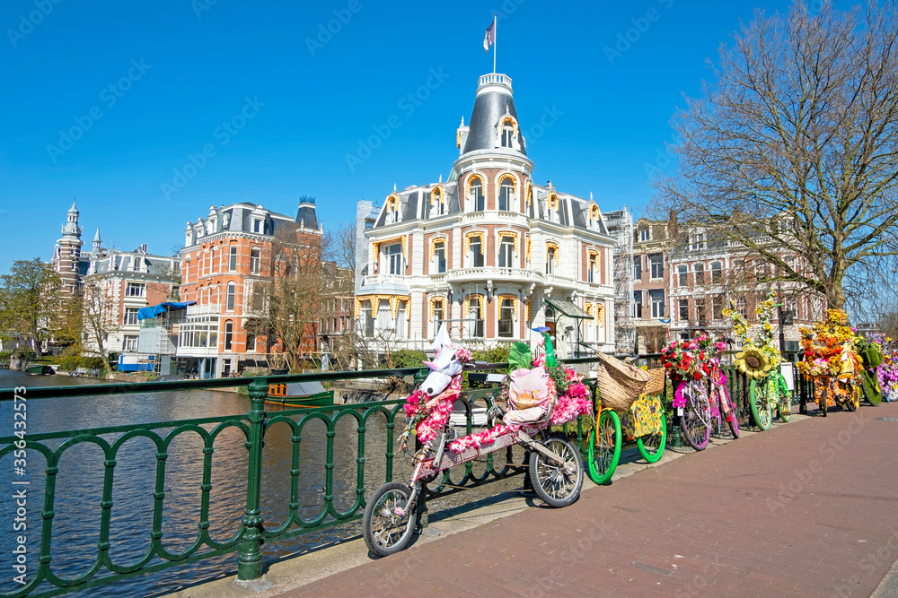 Obraz premium Bikes decorated with flowers in Amsterdam the Netherlands