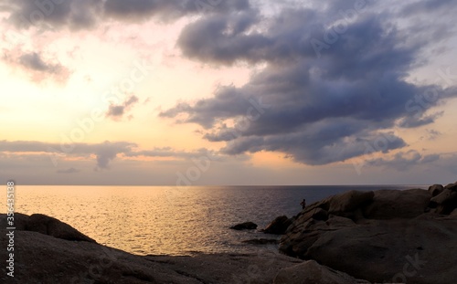 Panorama al tramonto presso capo S. Andrea, isola Elba, Toscana, con nuvole photo