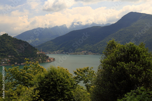 Vista del borgo di Morcote, Svizzera Italiana, incorniciato dal verde photo