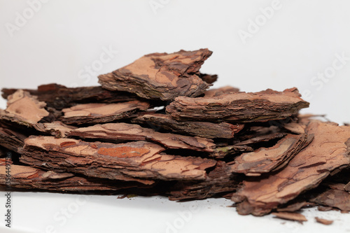 Dry pine bark for planting orchids
