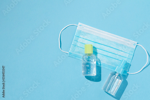 Blue Surgical mask and antibacterial gel to combat Covid-19 Virus  © Thekeyitem