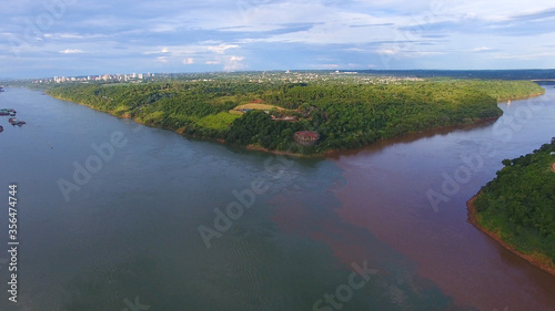 Fototapeta Naklejka Na Ścianę i Meble -  The view of the river in the Marco Das Tres Fronteiras in the city of Foz do Iguaçu Brazil