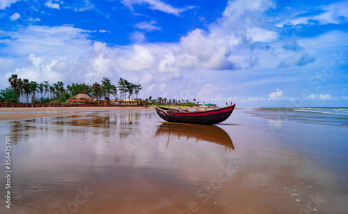 Fototapeta Naklejka Na Ścianę i Meble -  A boat on the beach in Mandarmani, India. 