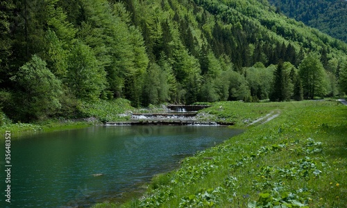 Wasserreservoir an einem Bach in den slowakischen Bergen photo