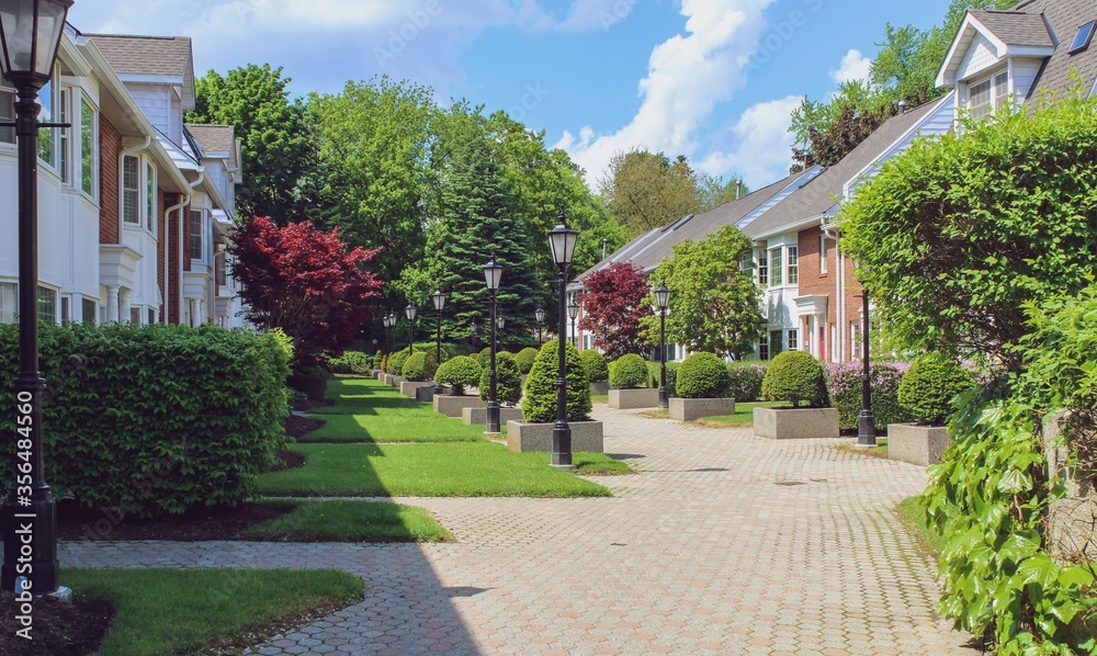 Obraz premium A row of upscale townhouses or condominiums