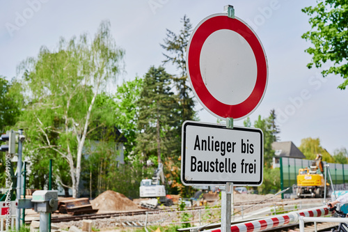 Information sign in Germany that blocks the passage and only allows residents.