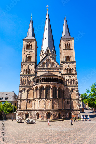 Obraz na plátně Bonn Minster cathedral in Bonn, Germany
