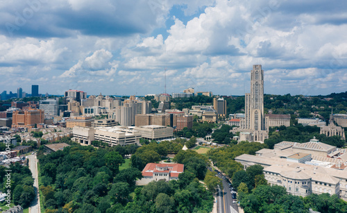 Obraz na płótnie Aerial view of university campus in Pittsburgh, Pennsylvania w salonie