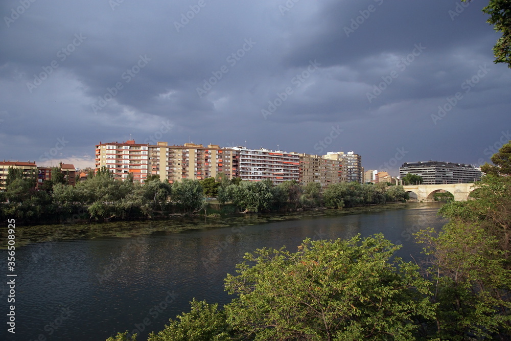 Obraz premium Bridge over the Ebro River Zaragoza Spain. 