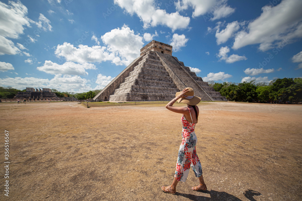 © Andres Felipe Rojas/ADDICTIVE STOCK - Anonymous female traveler enjoying view of ancient building on sunny day in Mexico © Andres Felipe Rojas/ADDICTIVE STOCK - Anonymous female traveler enjoying view of ancient building on sunny day in Mexico