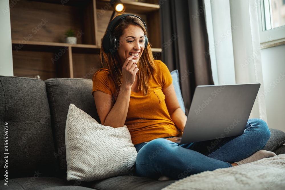 Video Chatting - Keeping People In Touch Video Chatting - Keeping People In Touch