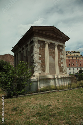 Antichi templi Romani photo