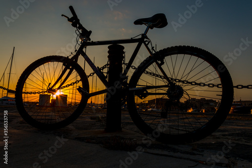 Fototapeta Naklejka Na Ścianę i Meble -  silhouette of a bicycle