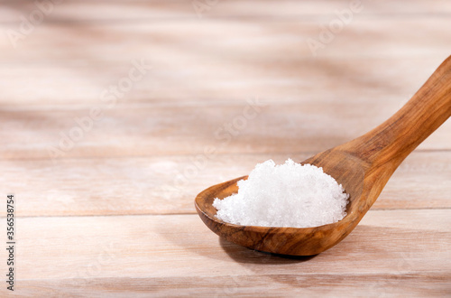 Canvas Print Magnesium chloride in wooden spoon - Text space