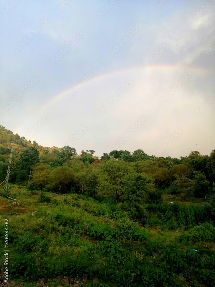 Naklejka premium rainbow over the mountains
