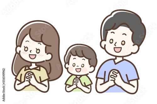 斜め上を見て目を輝かせる家族