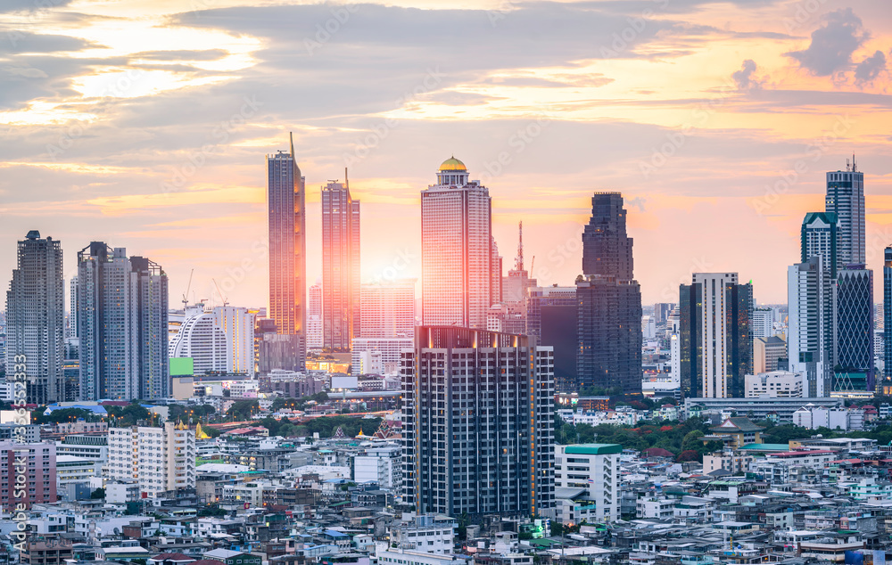 Fototapeta premium Cityscape view of Bangkok modern office with sunset sky